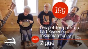 Les membres de Zigue jouent un air - banjo, violon, bodhran, guitare